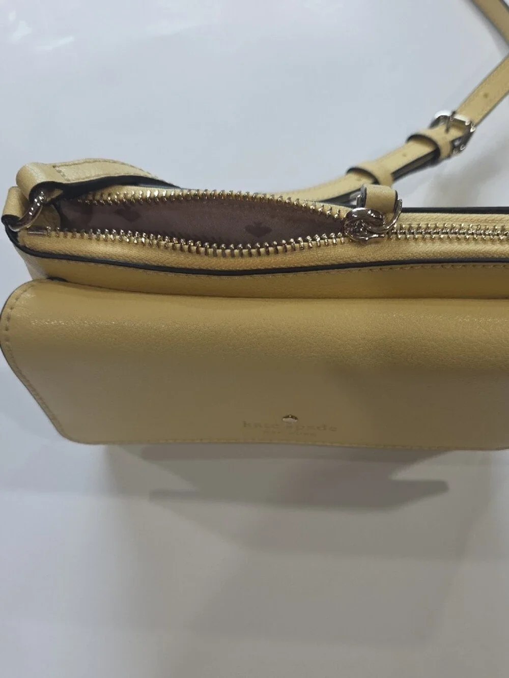 ♠️♠️Kate Spade Perry Saffiano Pale Yellow Leather Crossbody Wallet♠️♠️